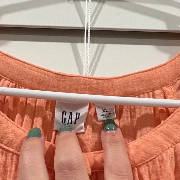 🌸3/$15🌸 Gap Orange Button-Down Top - Picture 2 of 4